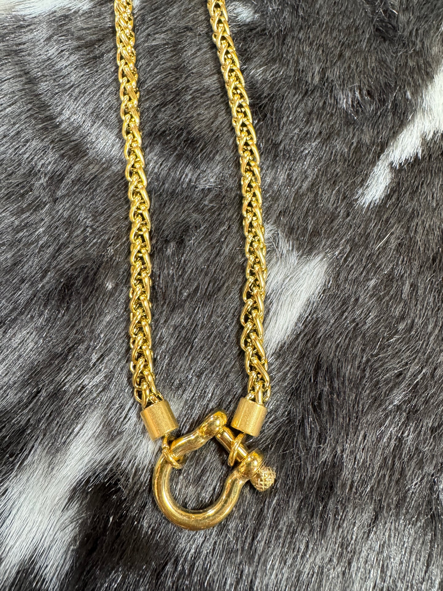 Gold Herradura Necklace